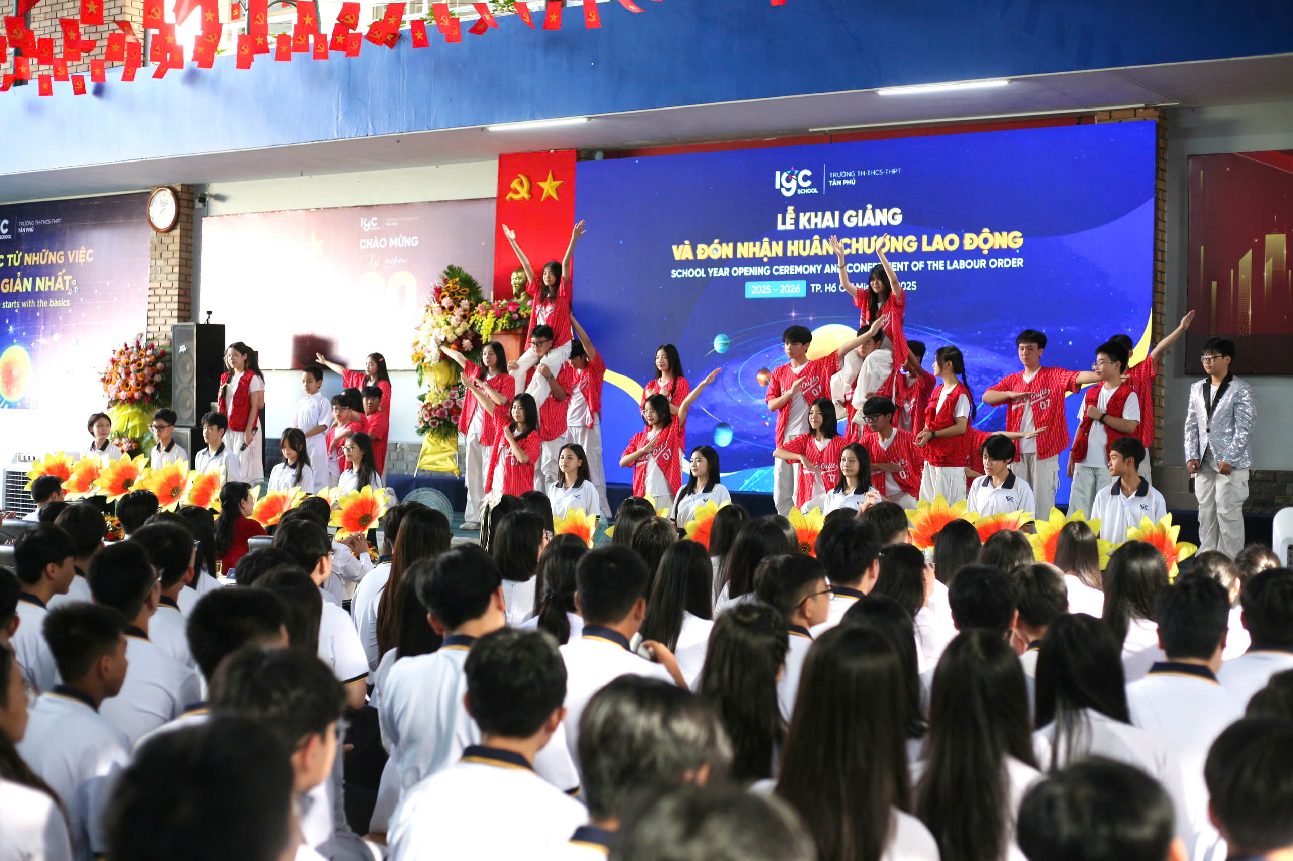 Trọn vẹn niềm vui ng&agrave;y khai trường - Ảnh 1.