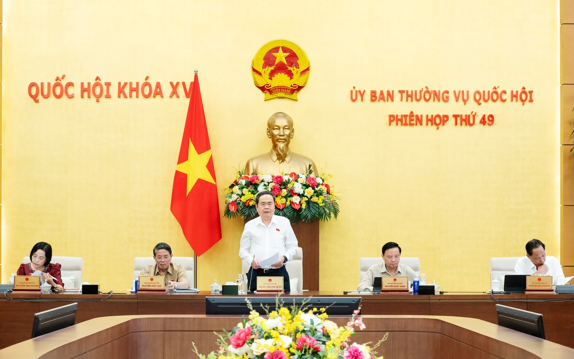 Phân tích rõ "nguy cơ" của tham nhũng, lãng phí, tiêu cực