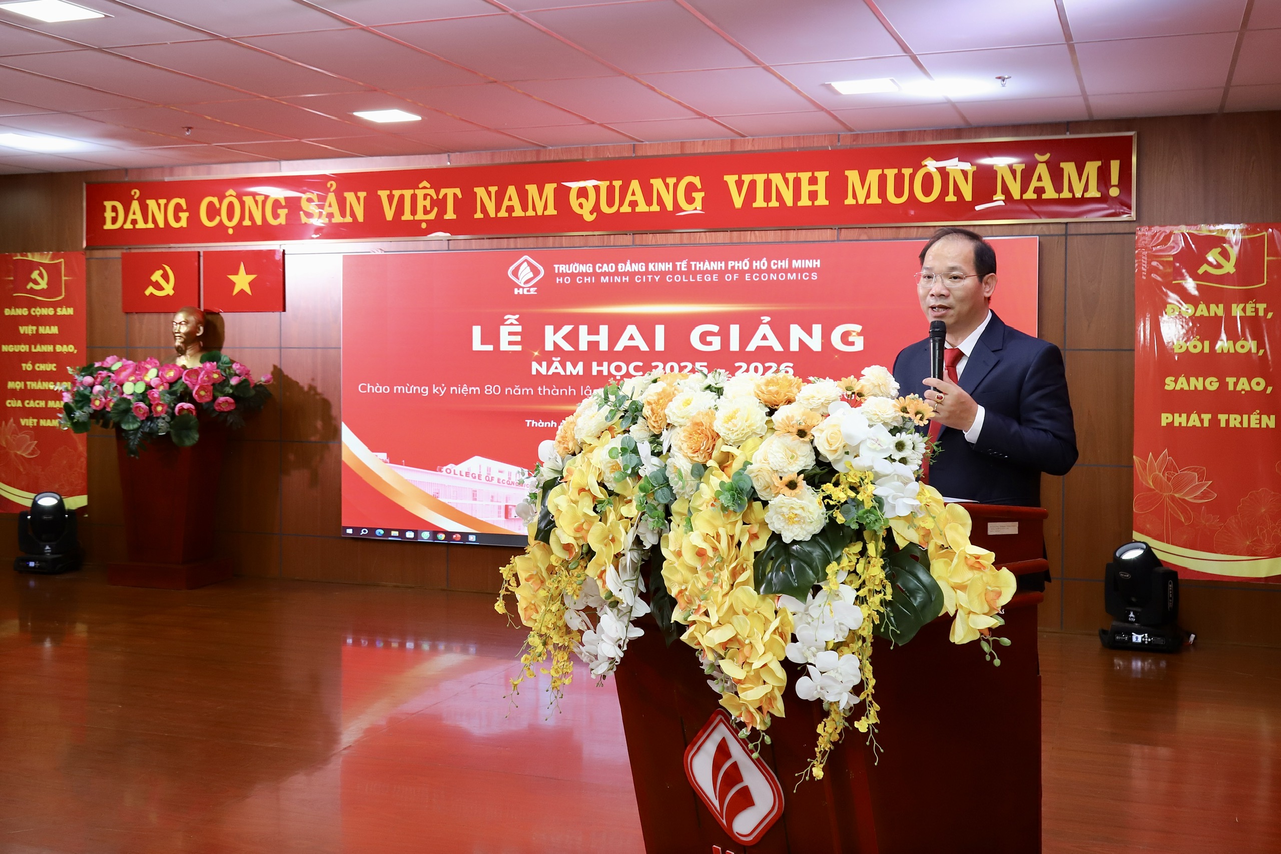 Nh&agrave; gi&aacute;o phải vững tr&aacute;ch nhiệm v&agrave; đỏ lửa nghề! - Ảnh 1.