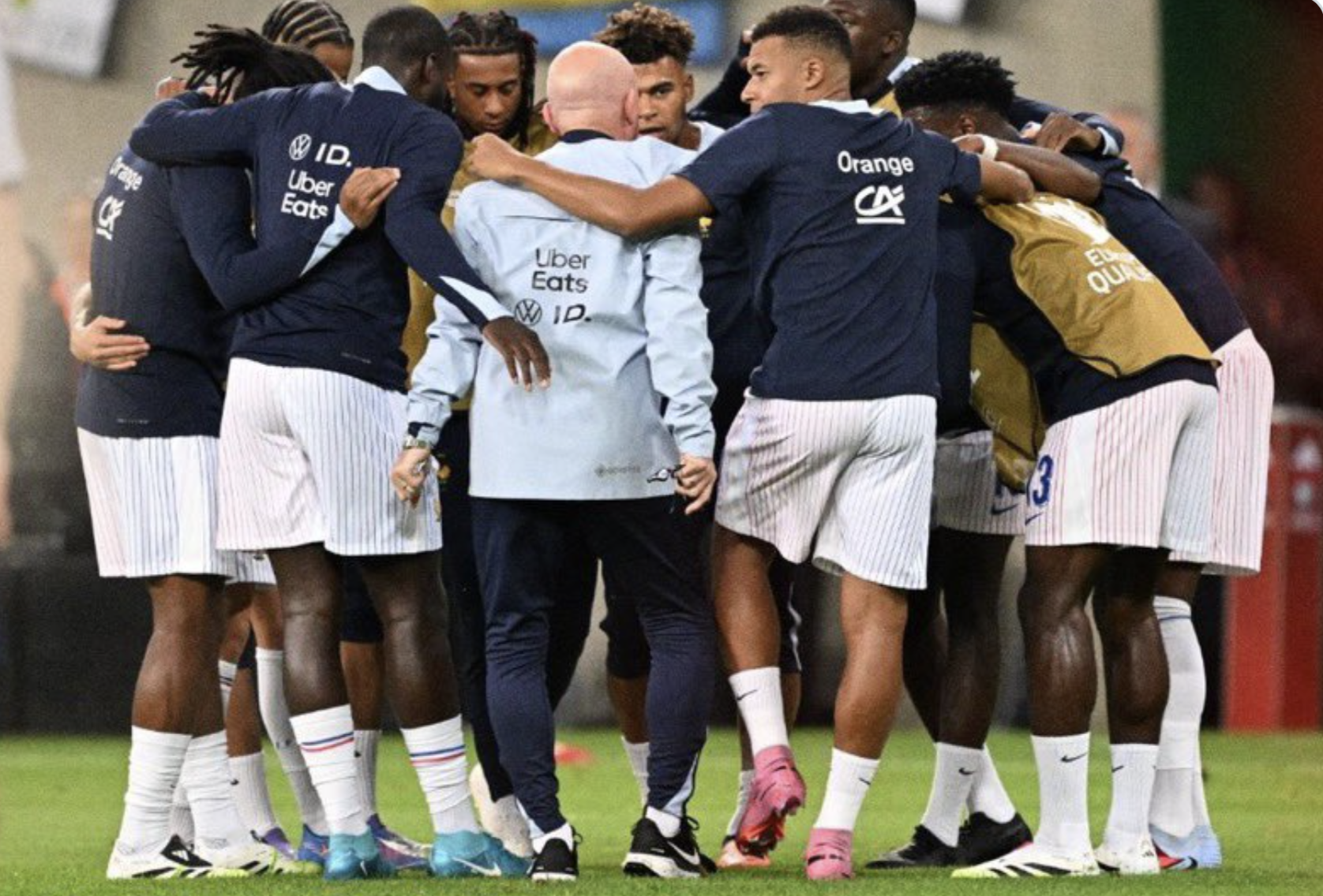 Mbappe lập c&ocirc;ng, Ph&aacute;p thắng Ukraine ng&agrave;y ra qu&acirc;n v&ograve;ng loại World Cup- Ảnh 5.