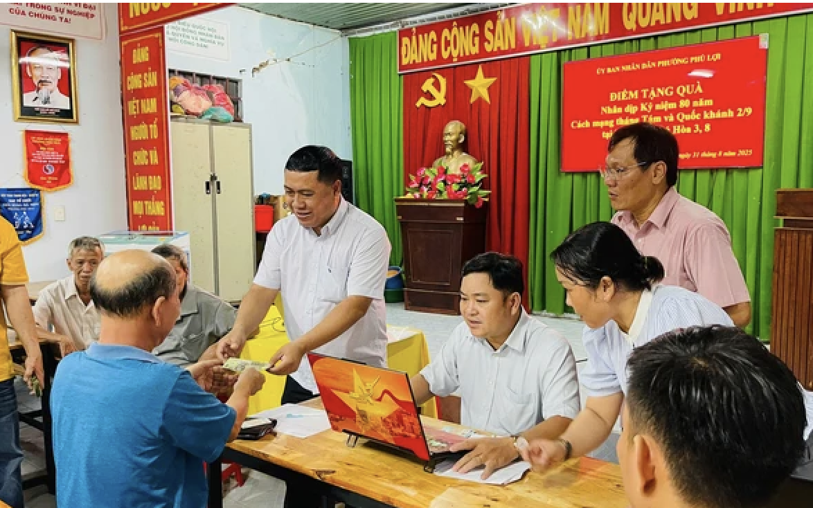 Chậm đăng ký thường trú cho con có được nhận 100.000 đồng dịp Quốc khánh 2-9?