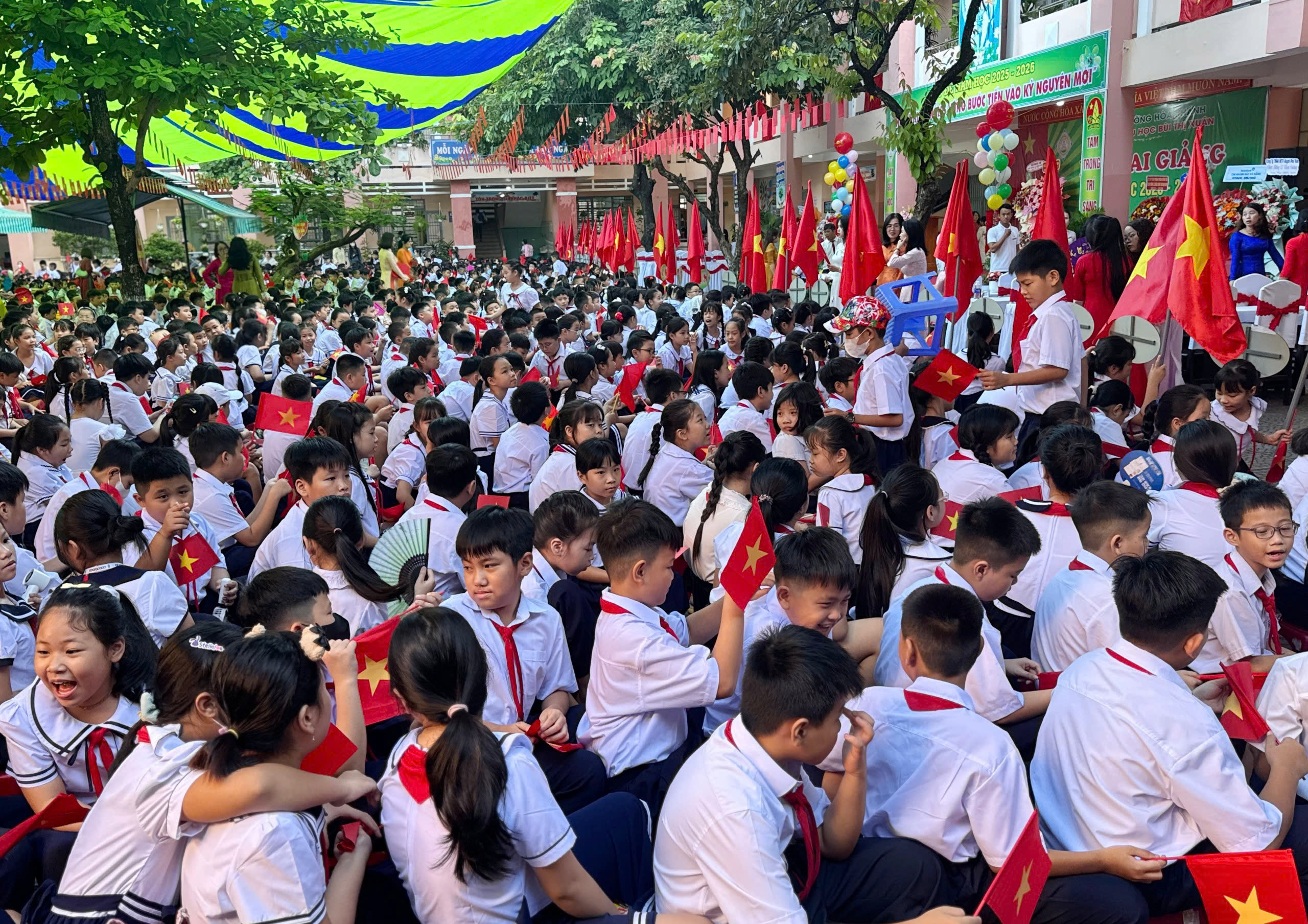 Tưng bừng khai giảng năm học mới đặc biệt chưa từng có - Ảnh 37.