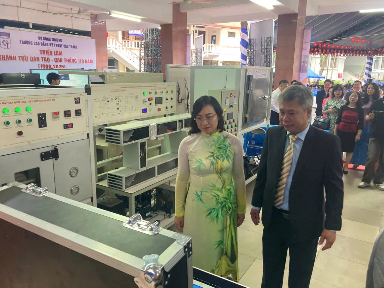 Tưng bừng khai giảng năm học mới đặc biệt chưa từng có - Ảnh 10.