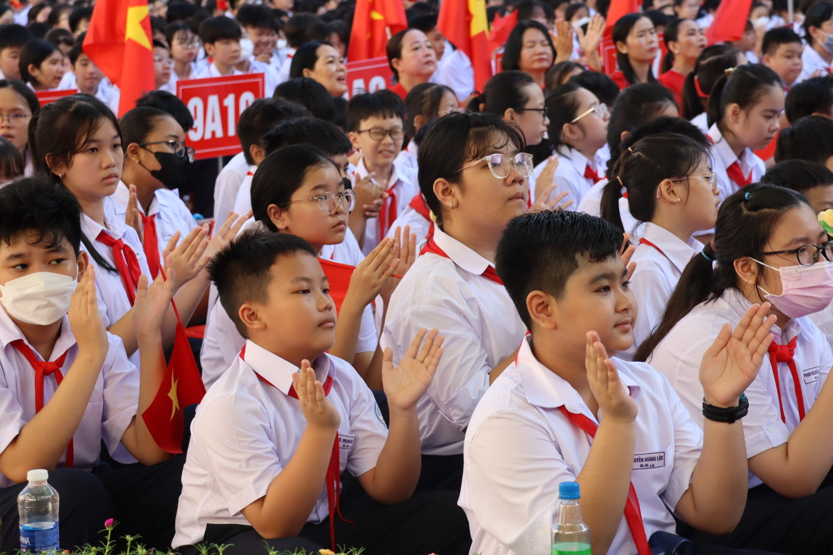 Lễ ch&agrave;o cờ ấn tượng đặc biệt tr&ecirc;n khắp cả nước - Ảnh 9.
