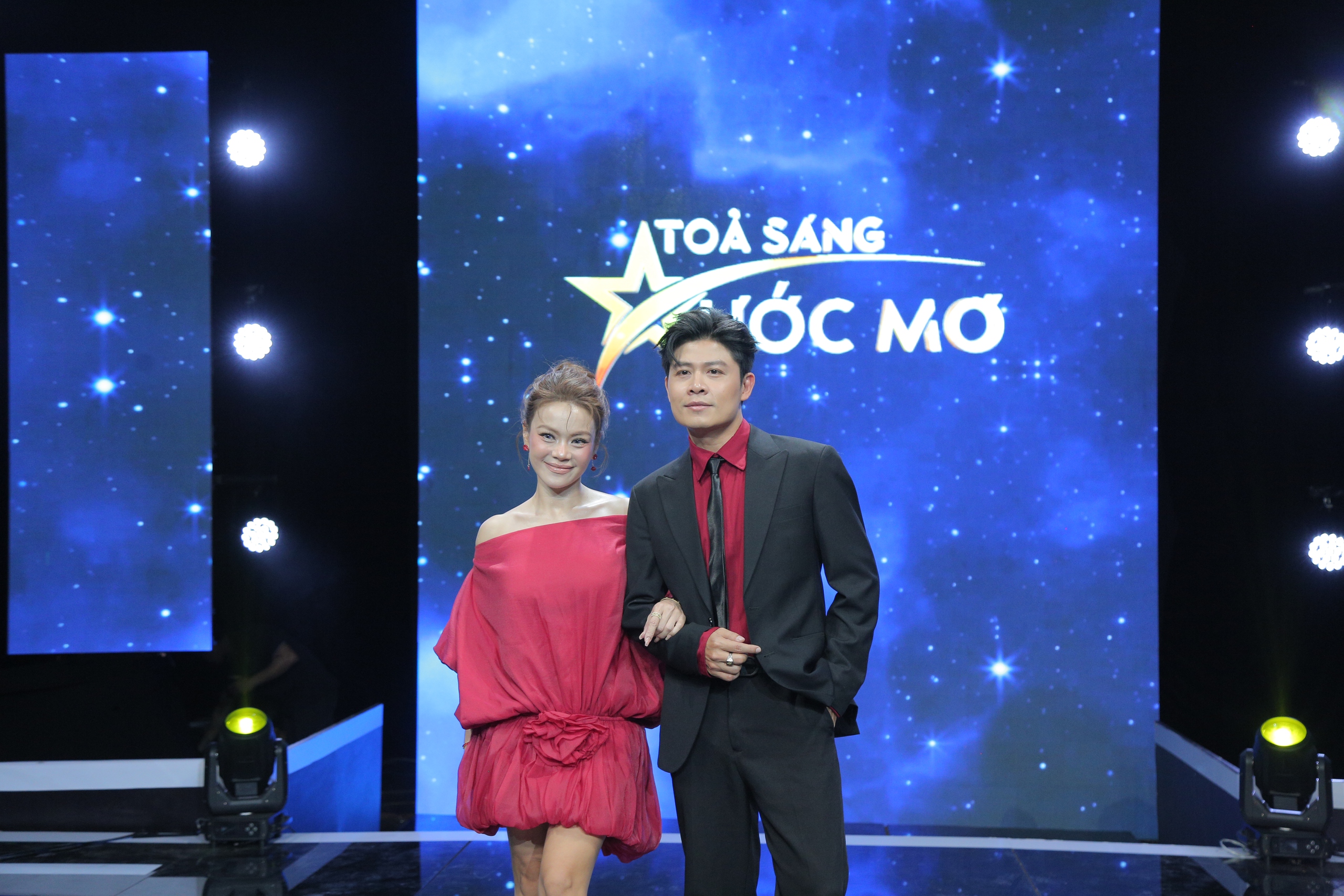 Nhạc sĩ Nguyễn Văn Chung ngồi "ghế nóng"- Ảnh 1.