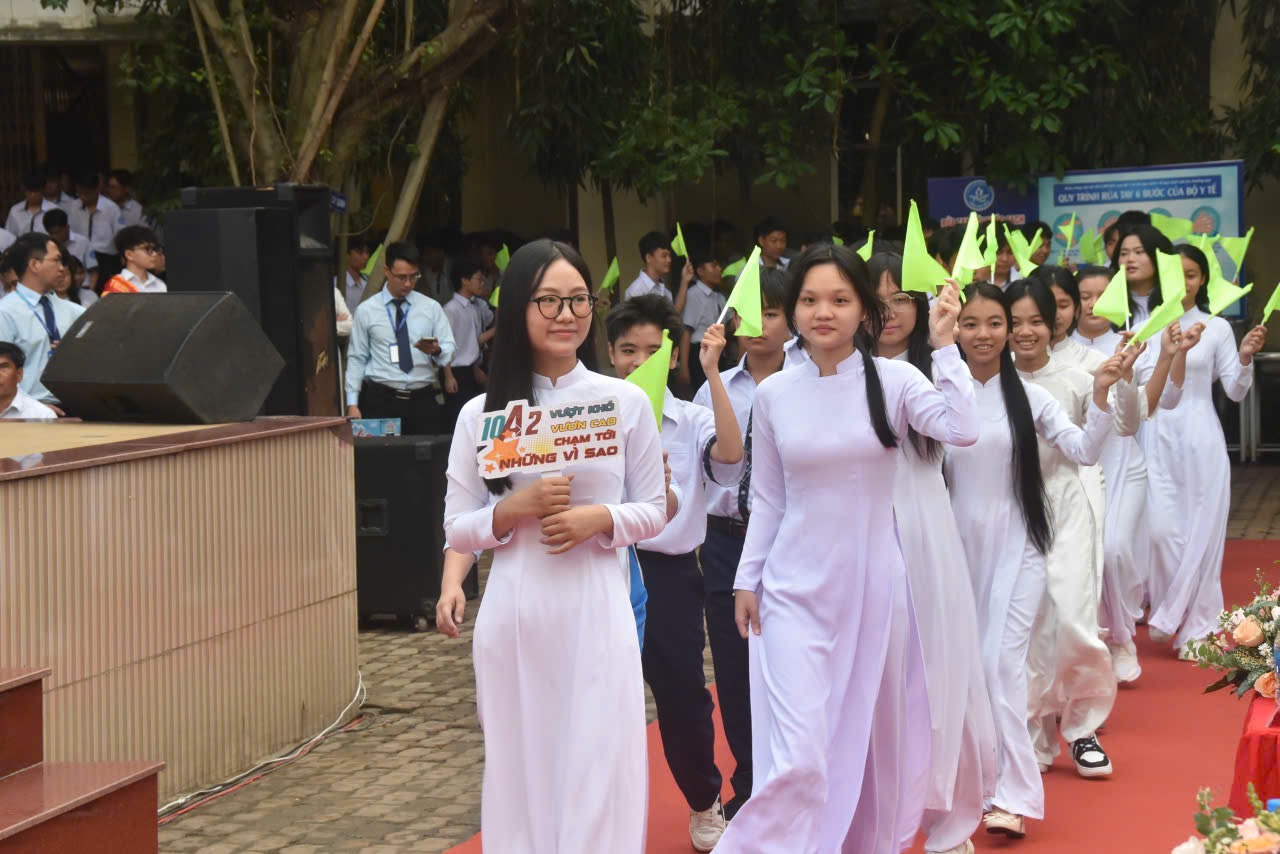 Nhiều cảm x&uacute;c trong ng&agrave;y khai giảng đặc biệt của học sinh đầu cấp- Ảnh 17.