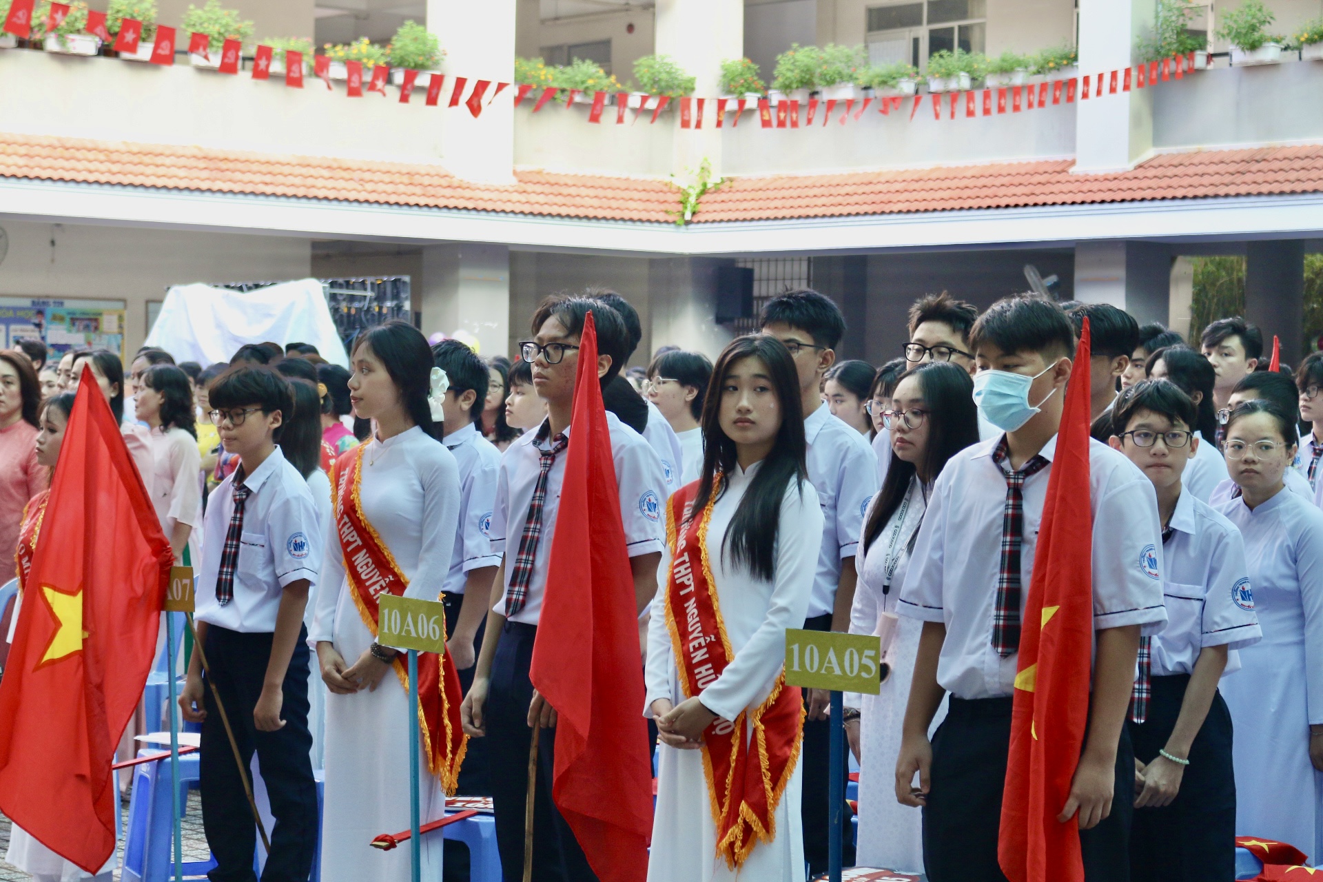 Nhiều cảm x&uacute;c trong ng&agrave;y khai giảng đặc biệt của học sinh đầu cấp- Ảnh 14.