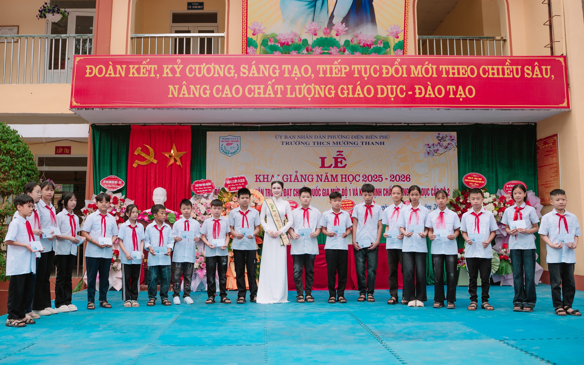 Á hậu Linh Đan trở lại trường xưa với hoạt động thiện nguyện đáng nhớ