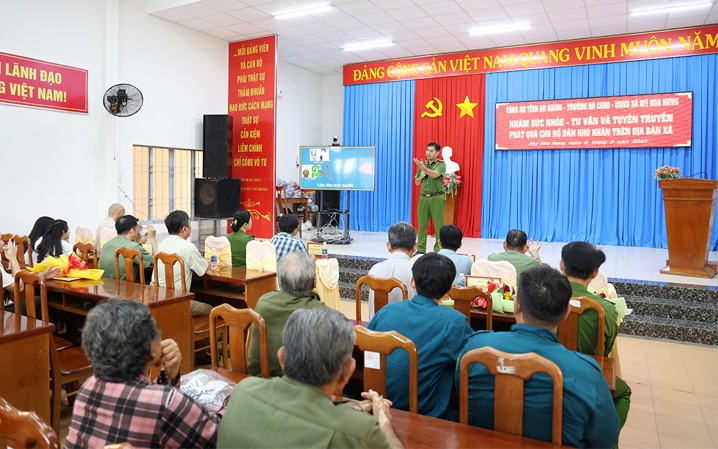 Vừa được tặng quà, vừa biết cách nhận biết “bẫy” trên mạng 