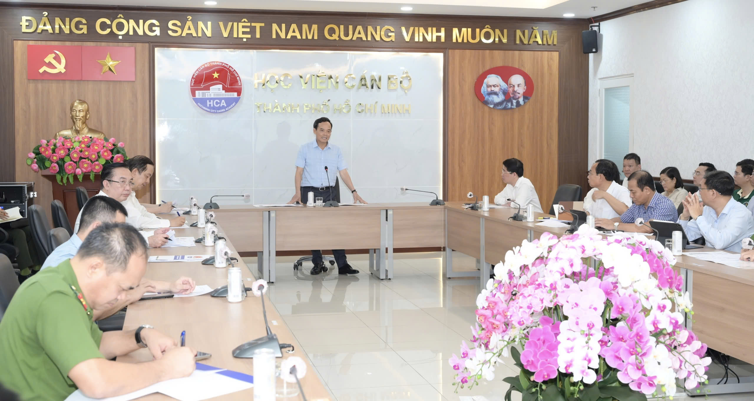 B&iacute; thư Th&agrave;nh ủy TP HCM khảo s&aacute;t địa điểm tổ chức Đại hội đại biểu Đảng bộ th&agrave;nh phố- Ảnh 4.