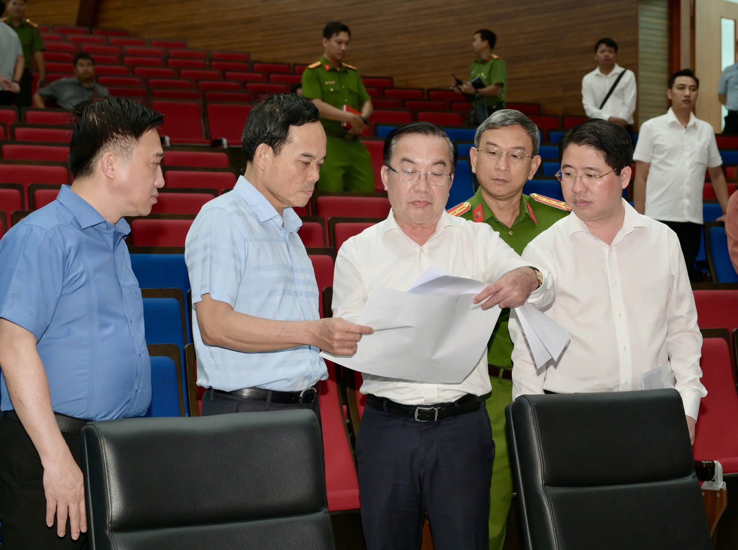 B&iacute; thư Th&agrave;nh ủy TP HCM khảo s&aacute;t địa điểm tổ chức Đại hội đại biểu Đảng bộ th&agrave;nh phố- Ảnh 2.