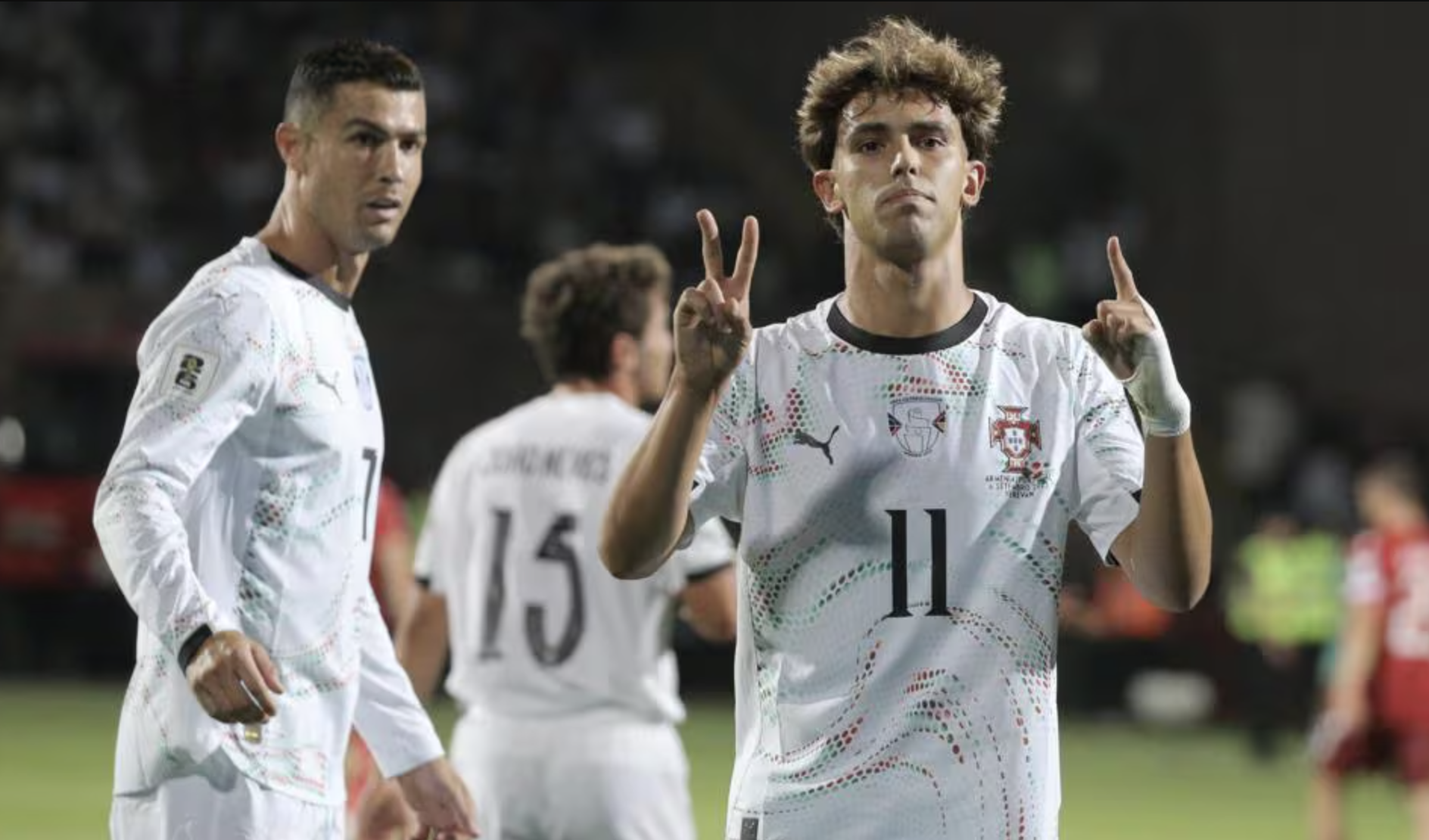 Ronaldo 40 tuổi "g&aacute;nh h&agrave;ng c&ocirc;ng", Bồ Đ&agrave;o Nha thắng Armenia 5-0- Ảnh 2.