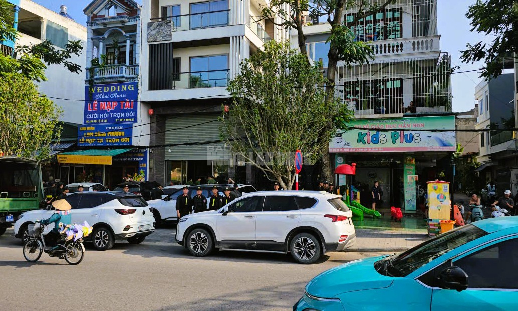 Hàng chục cảnh sát phong tỏa, khám xét nhà 1 dân anh chị không kém Tuấn "thần đèn" ở Thanh Hóa- Ảnh 3.