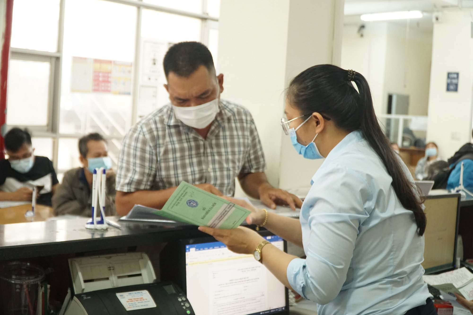 Quy định mới về trợ cấp ốm đau cho người lao động- Ảnh 1.
