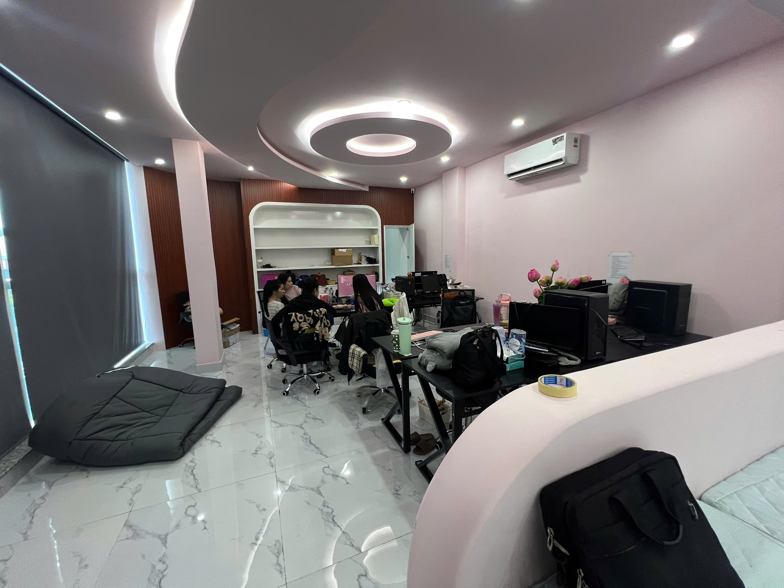 Công an TP HCM bắt bà chủ thẩm mỹ viện Ho.pital SW - Ảnh 5.