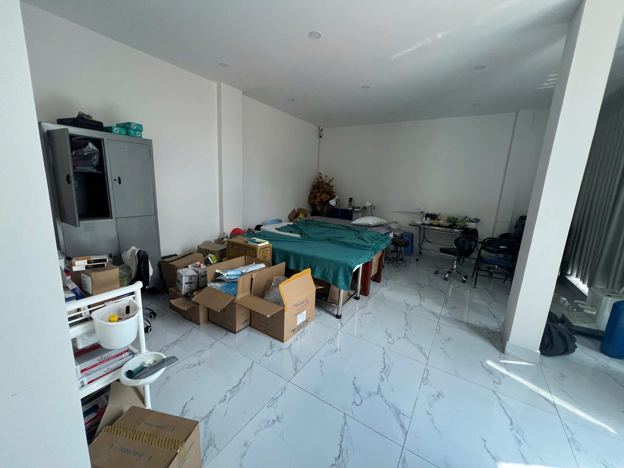 Công an TP HCM bắt bà chủ thẩm mỹ viện Ho.pital SW - Ảnh 6.