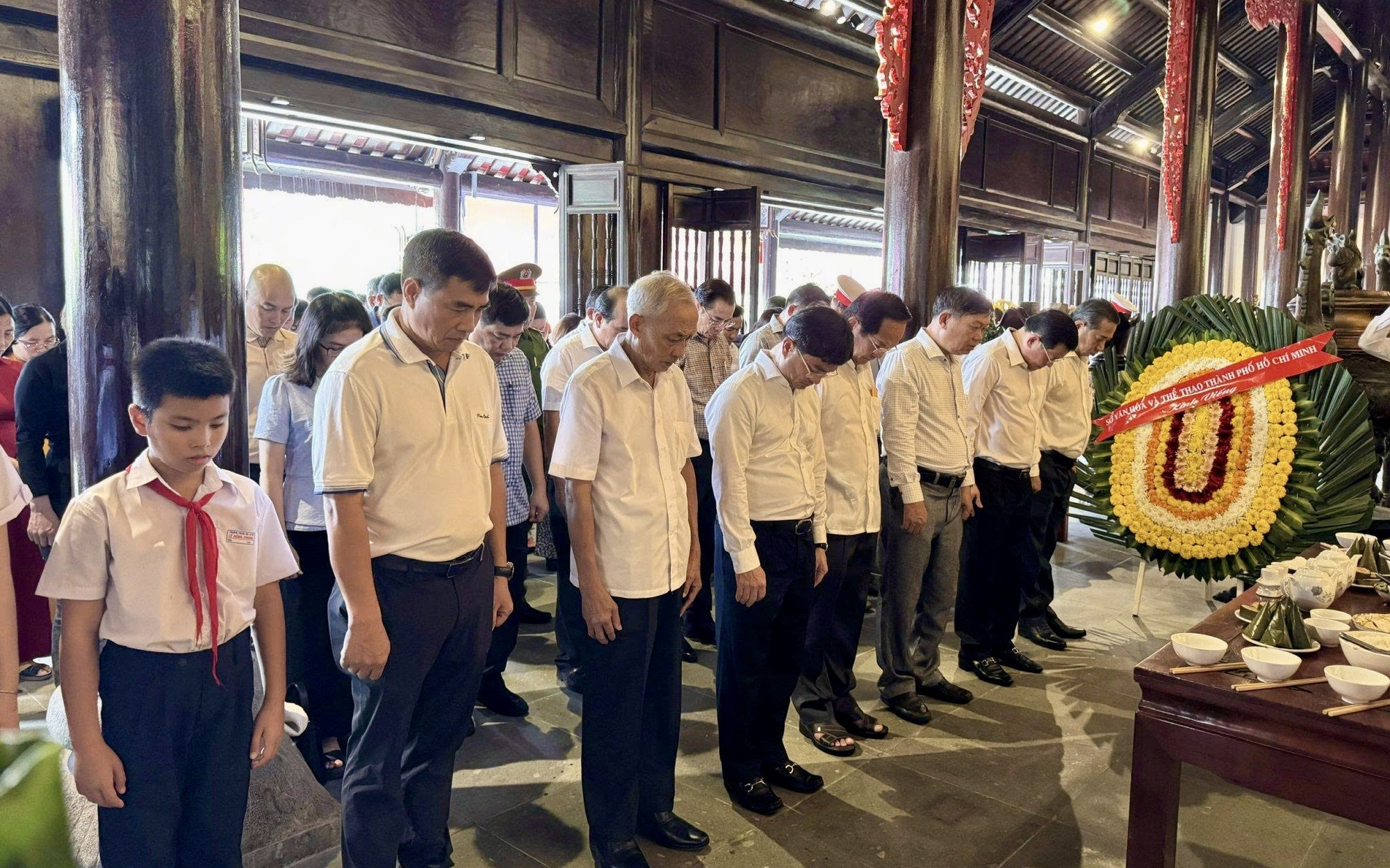 Dâng hương, dâng hoa tưởng niệm 83 năm ngày hy sinh của cố Tổng Bí thư Lê Hồng Phong