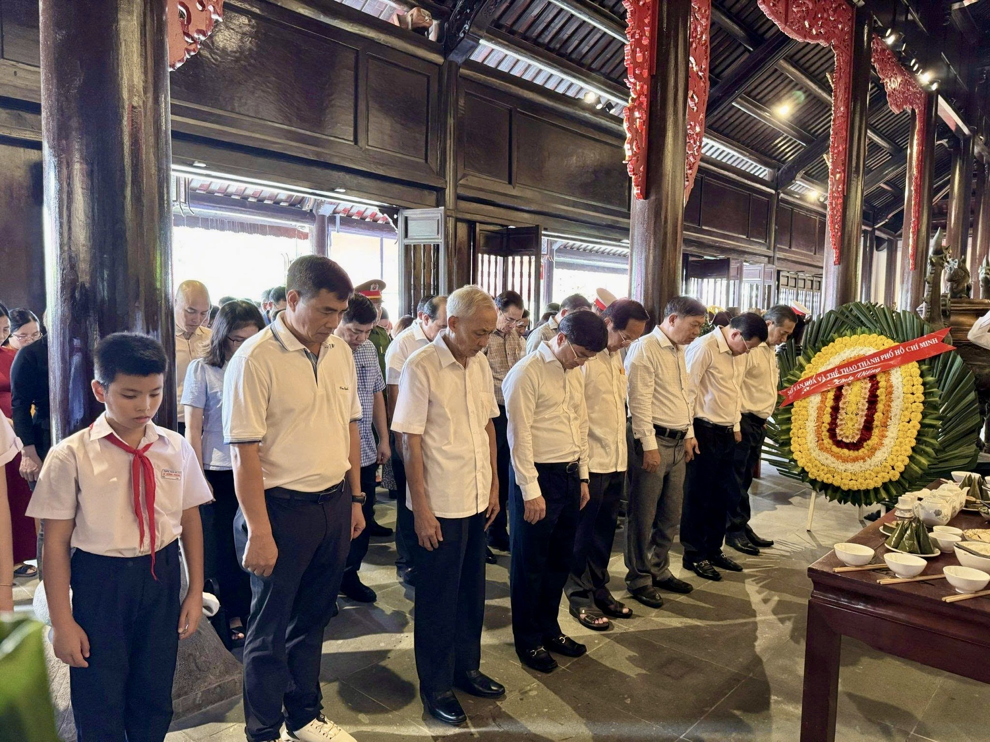 Dâng hương, dâng hoa tưởng niệm 83 năm ngày hy sinh của cố Tổng Bí thư Lê Hồng Phong- Ảnh 2.