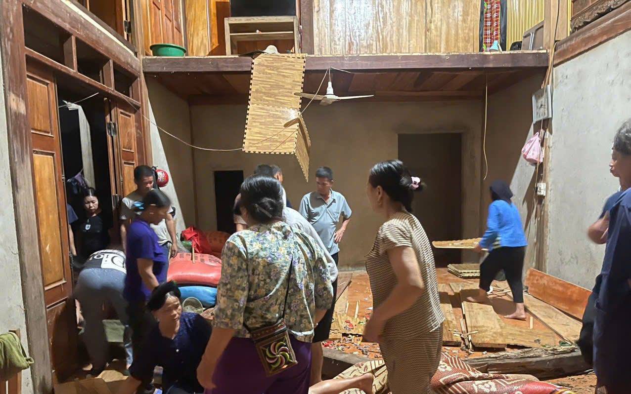 Đang ngồi ăn uống, sàn nhà bất ngờ sập xuống khiến 6 người bị thương