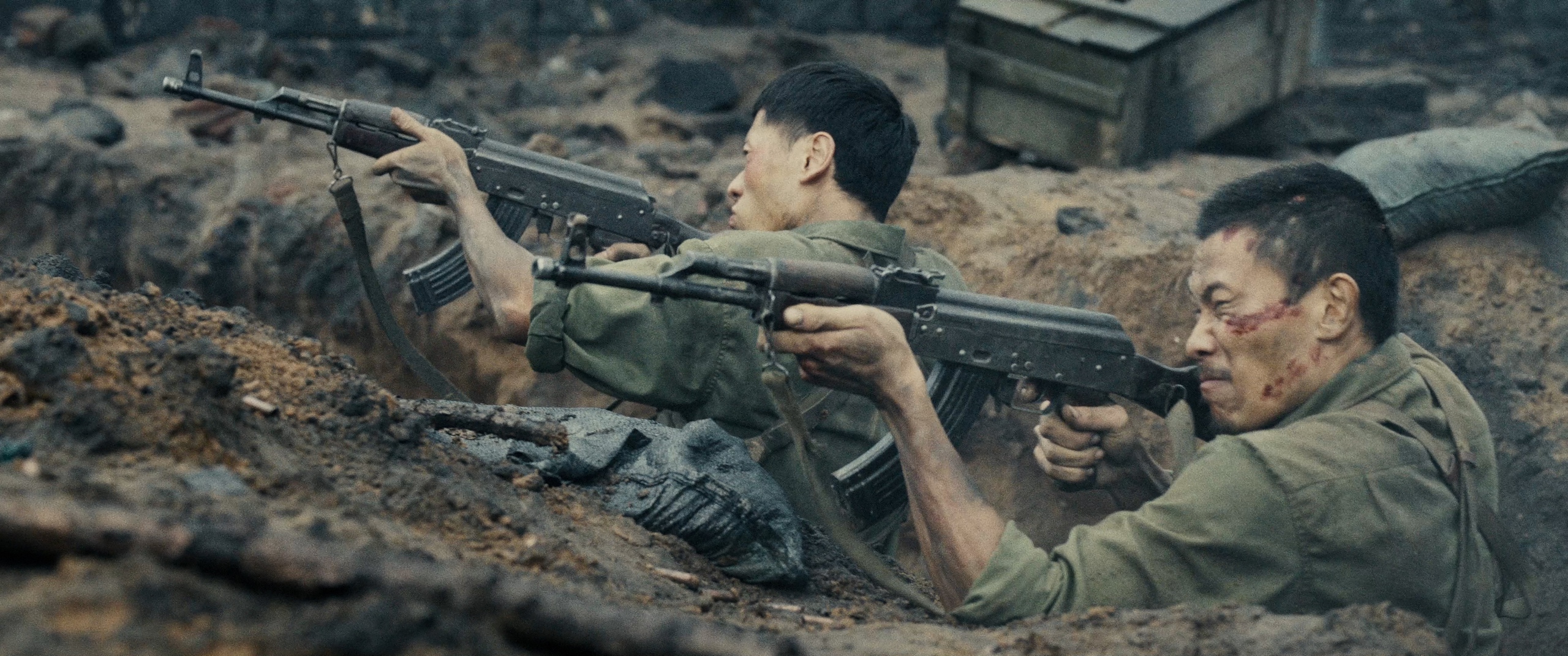 "Mưa đỏ" đ&atilde; vượt qua "Mai" của Trấn Th&agrave;nh, ăn kh&aacute;ch nhất mọi thời đại- Ảnh 4.