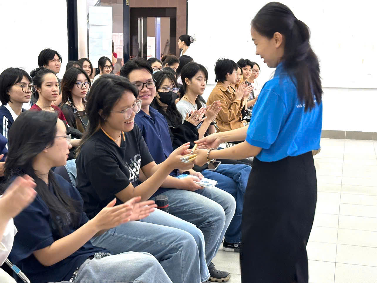 Bảo hiểm y tế học sinh, sinh vi&ecirc;n: Mức đ&oacute;ng thấp, quyền lợi vượt trội- Ảnh 3.