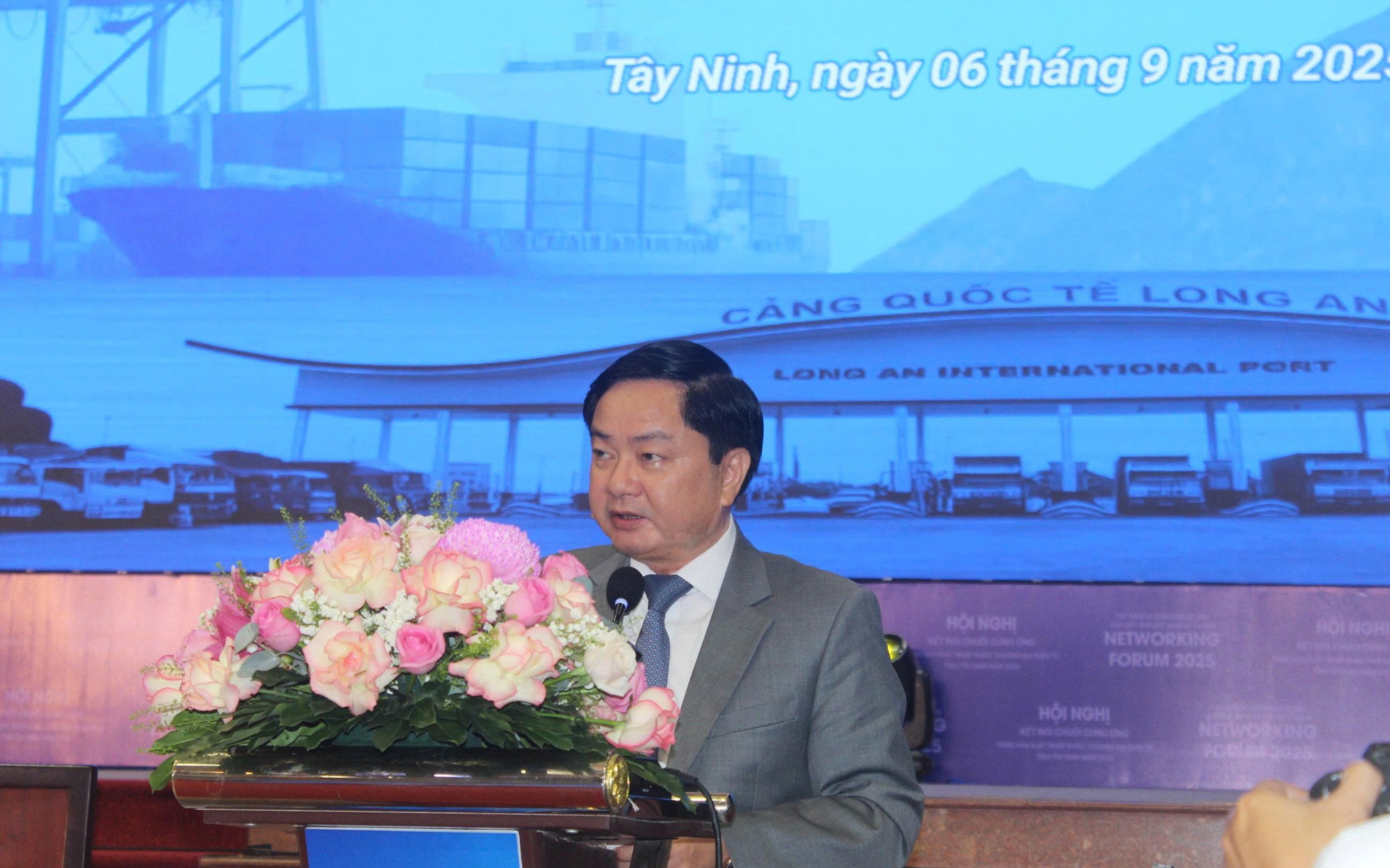 Bí thư Tỉnh ủy Tây Ninh phát biểu cam kết tại một hội nghị quan trọng