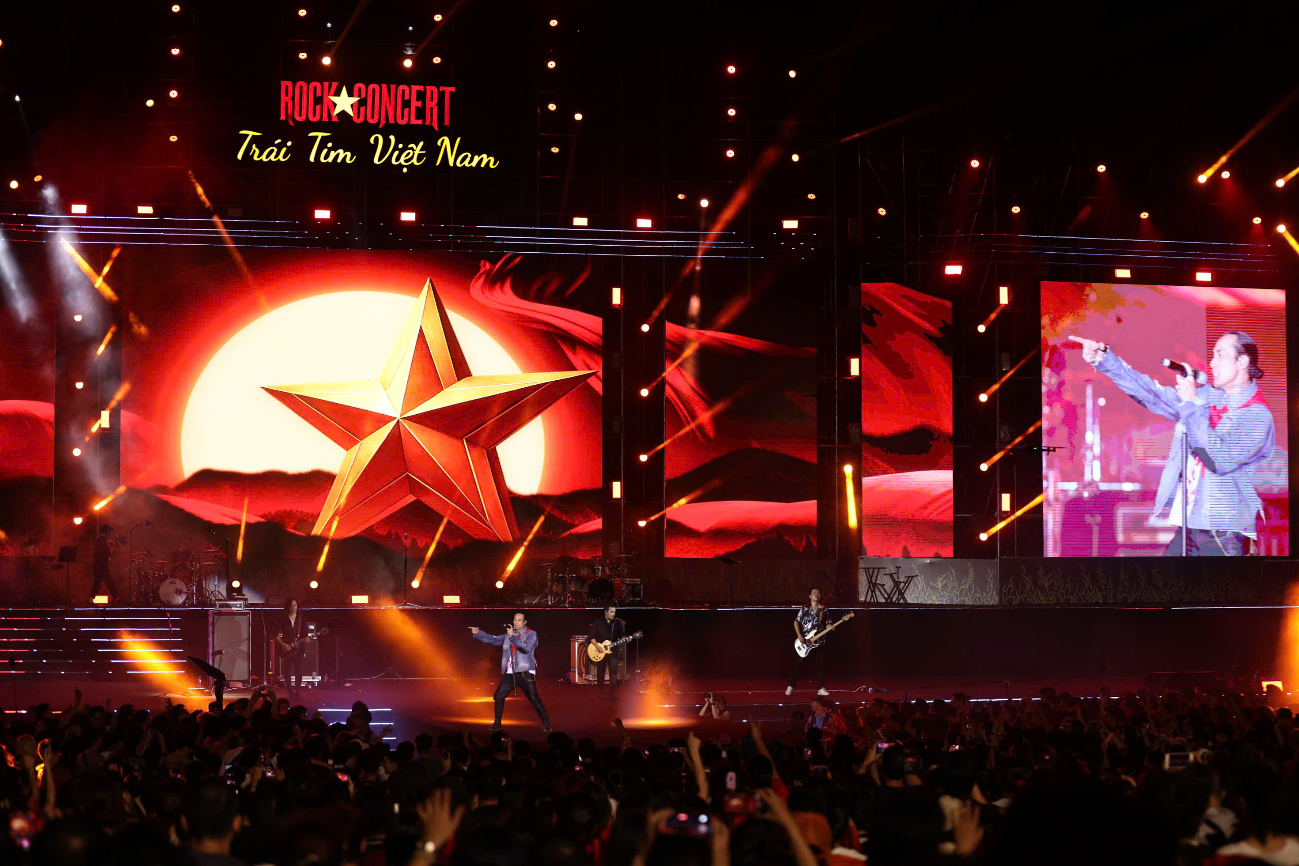 H&agrave;ng ng&agrave;n kh&aacute;n giả cuồng nhiệt với "Rock Concert - Tr&aacute;i tim Việt Nam"- Ảnh 9.