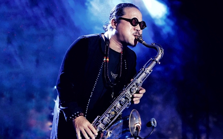 Trần Mạnh Tuấn mang tiếng saxophone trở lại đêm nhạc Phú Quang