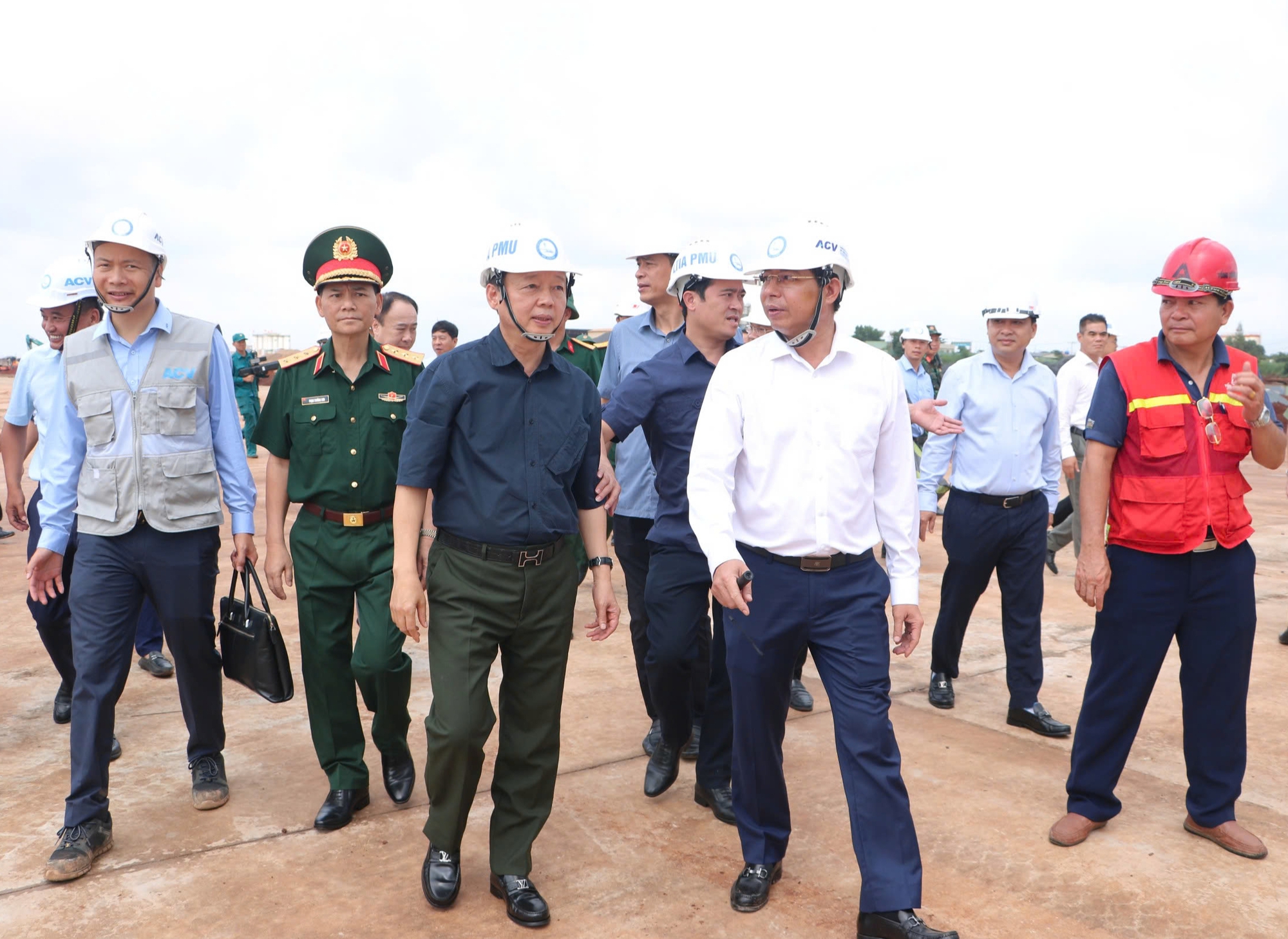 Ph&oacute; Thủ tướng Trần Hồng H&agrave; kiểm tra tiến độ s&acirc;n bay Long Th&agrave;nh - Ảnh 3.