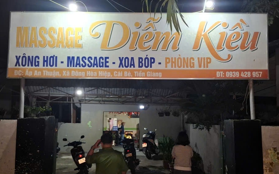 CLIP: Bắt quả tang cơ sở massage Diễm Kiều bán dâm 700.000 đồng/lượt