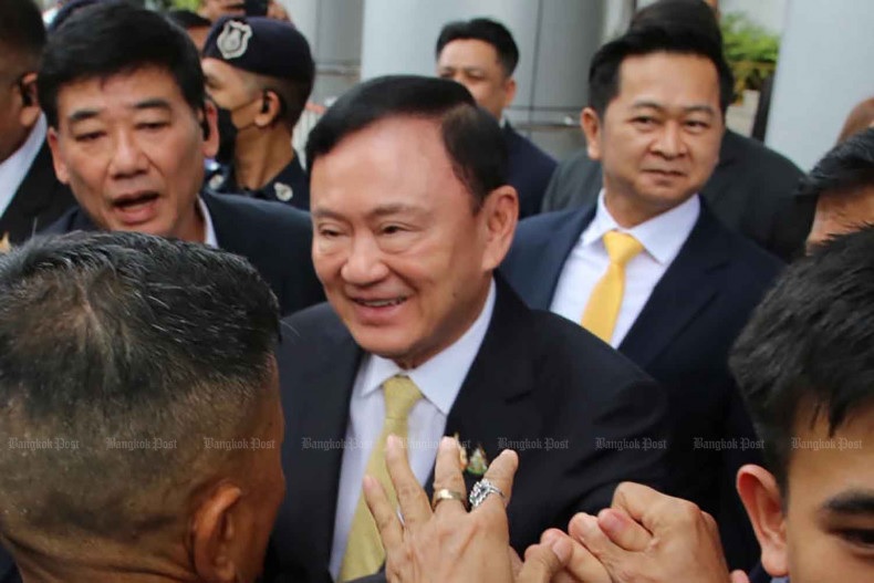 Rời Th&aacute;i Lan trước ph&aacute;n quyết, liệu &ocirc;ng Thaksin c&oacute; quay về?  - Ảnh 1.