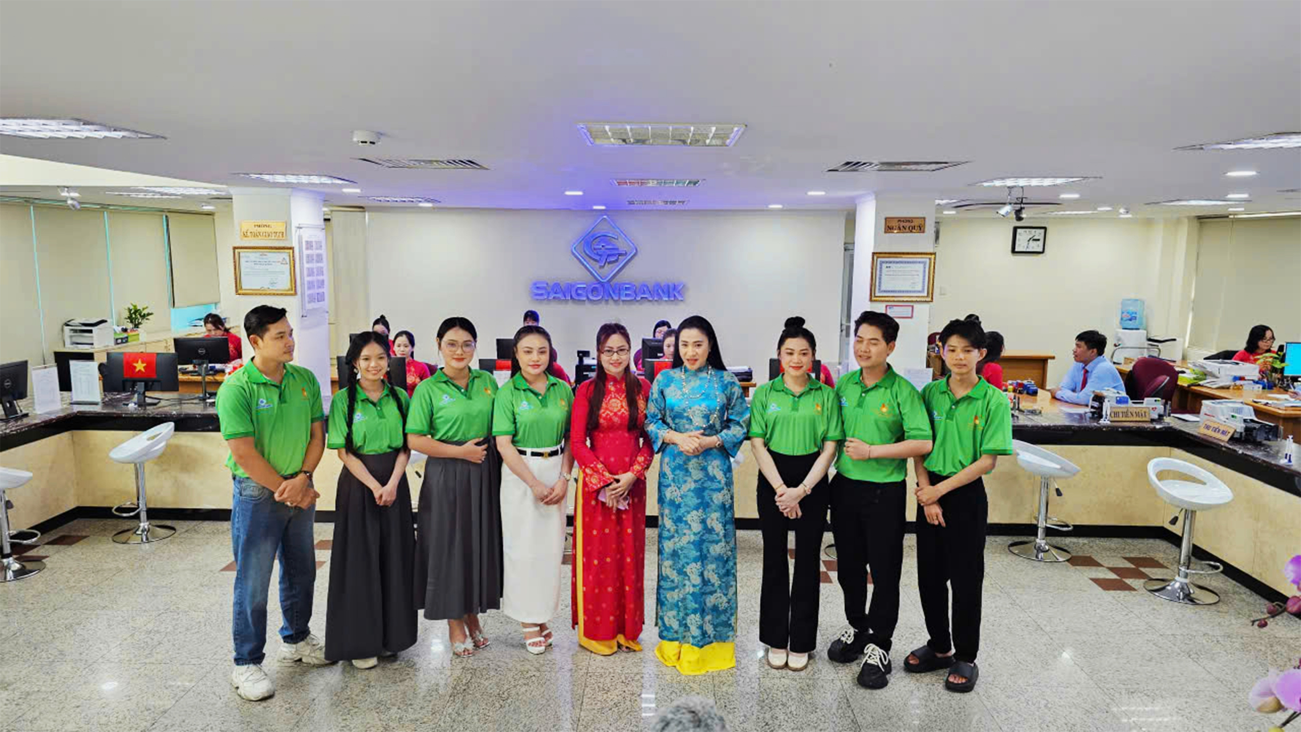 7 th&iacute; sinh chung kết Chu&ocirc;ng V&agrave;ng vọng cổ thăm, tri &acirc;n đơn vị 20 năm đồng h&agrave;nh- Ảnh 2.