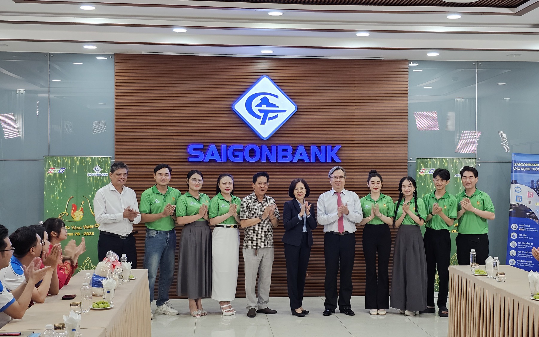 7 thí sinh chung kết Chuông Vàng vọng cổ thăm, tri ân đơn vị 20 năm đồng hành