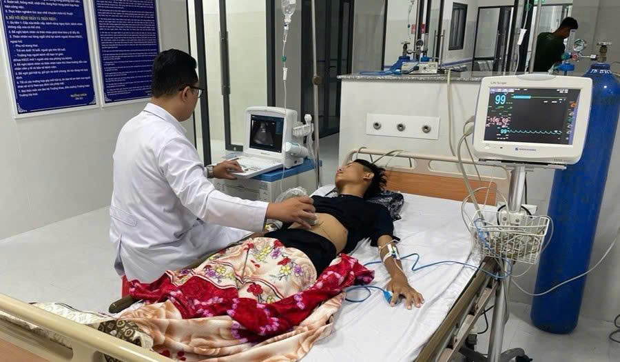 Điều b&aacute;c sĩ ra C&ocirc;n Đảo cứu ca nguy cấp- Ảnh 1.