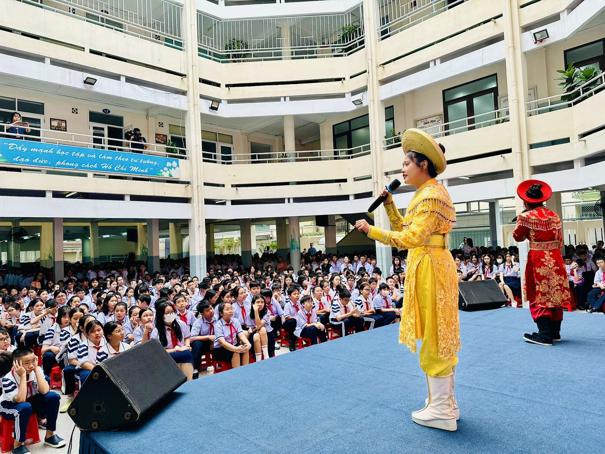 "S&acirc;n khấu học đường" khởi động tại TP HCM: Lan tỏa t&igrave;nh y&ecirc;u &acirc;m nhạc v&agrave; nghệ thuật d&acirc;n tộc- Ảnh 9.