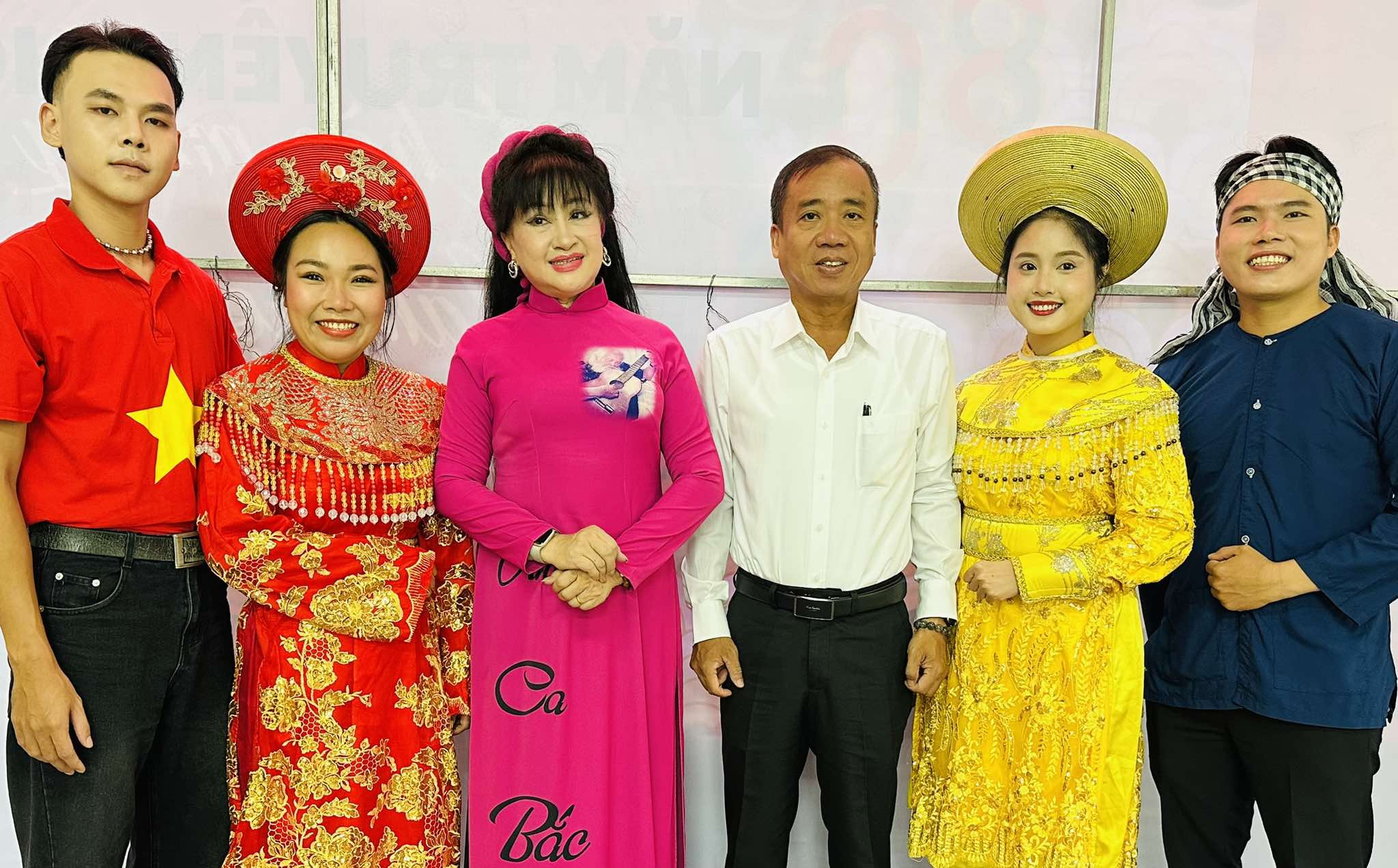 "S&acirc;n khấu học đường" khởi động tại TP HCM: Lan tỏa t&igrave;nh y&ecirc;u &acirc;m nhạc v&agrave; nghệ thuật d&acirc;n tộc- Ảnh 7.