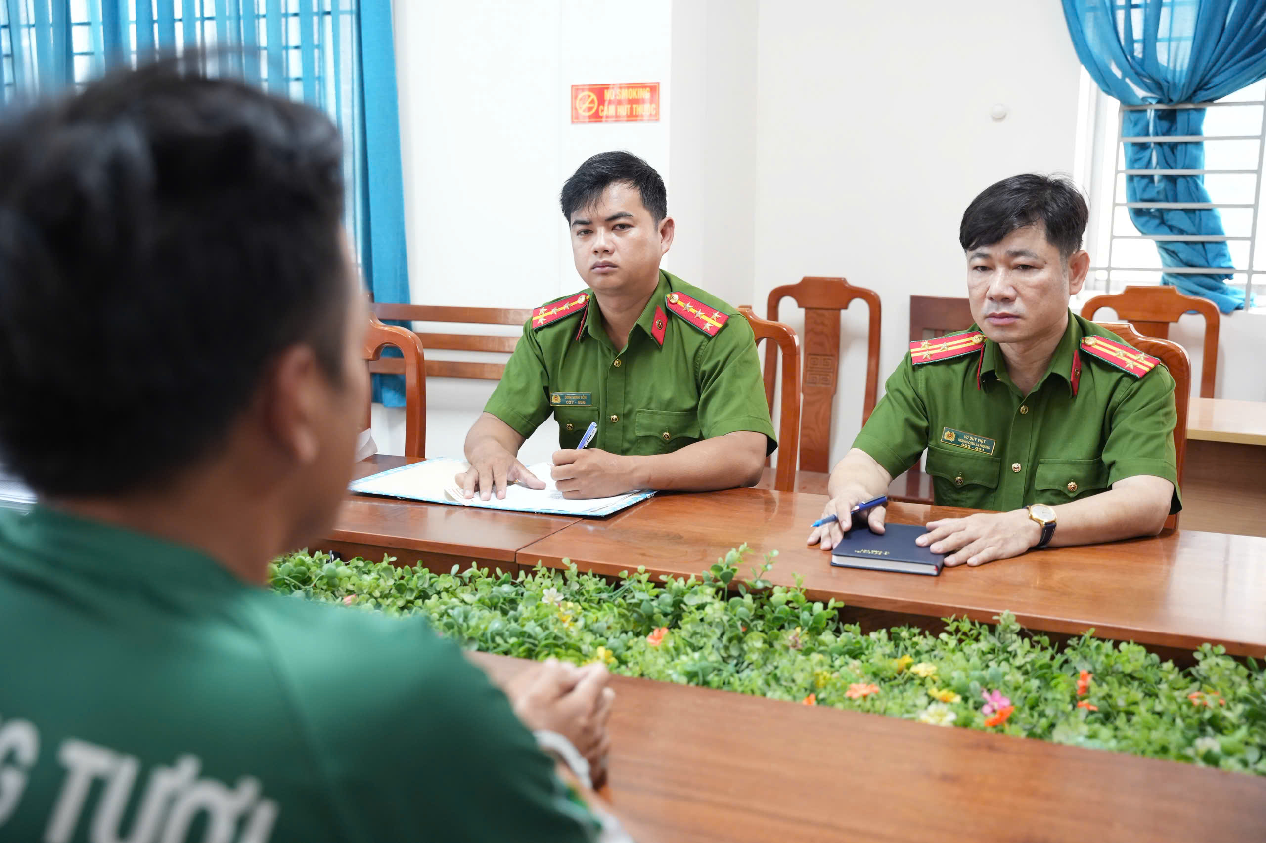 C&ocirc;ng an TP HCM bắt khẩn cấp Youtuber Phương &Aacute;o V&agrave;ng - Ảnh 2.
