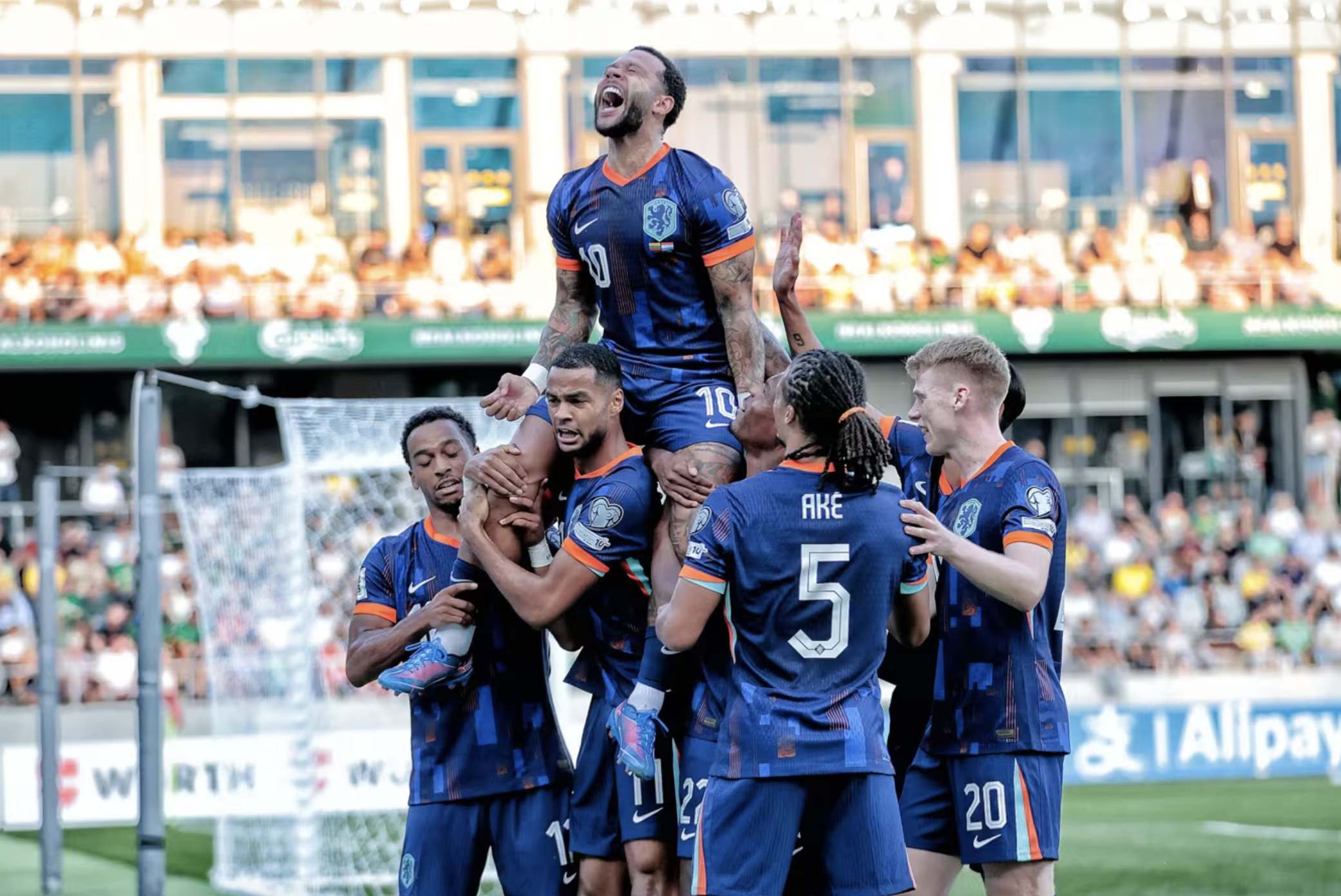 Memphis Depay lập kỷ lục ghi b&agrave;n, H&agrave; Lan su&yacute;t bị hạ knock-out ở Kaunas - Ảnh 2.