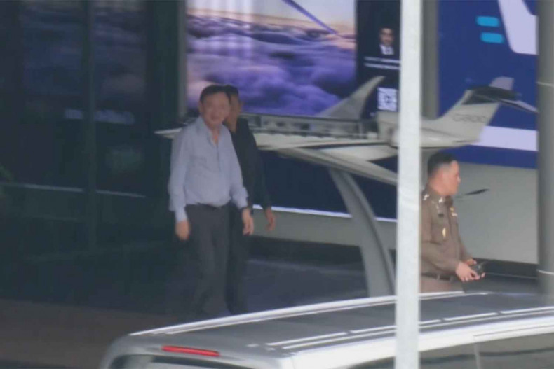 Thaksin Shinawatra trở về Thái Lan trước phán quyết quan trọng của tòa án Tối cao - Ảnh 1.