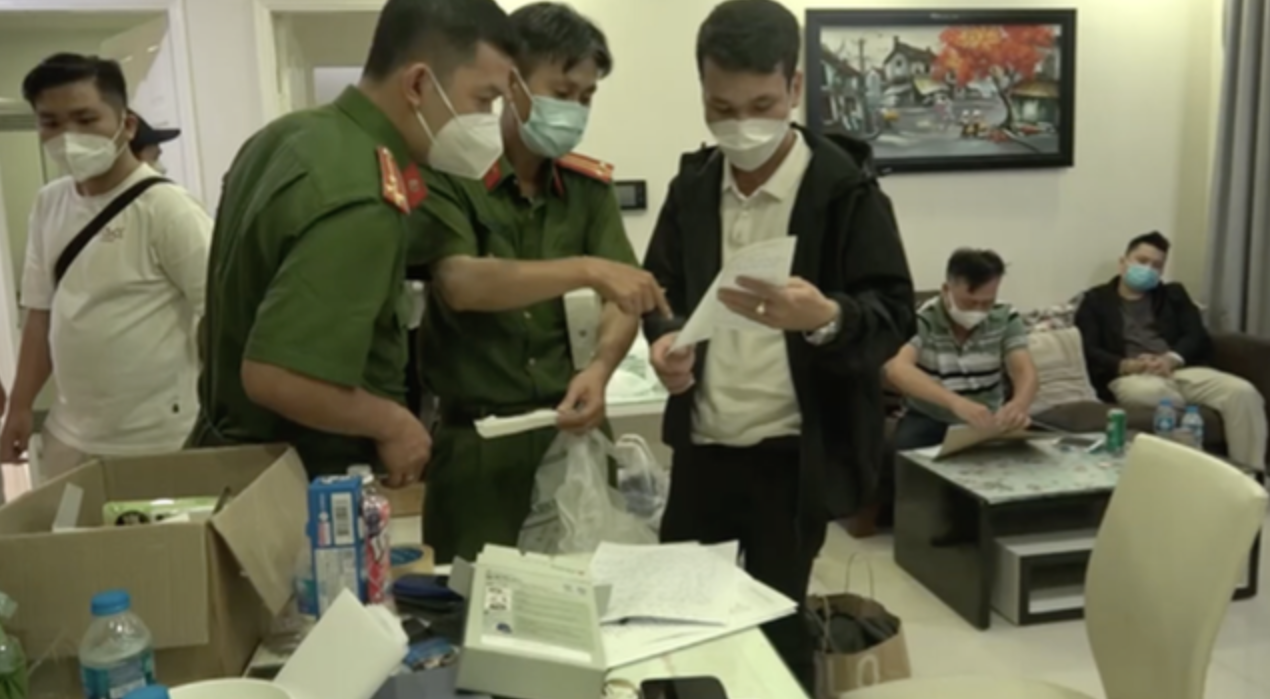 C&ocirc;ng an TP HCM khuyến c&aacute;o thủ đoạn lừa đảo mới, chiếm quyền điện thoại - Ảnh 1.
