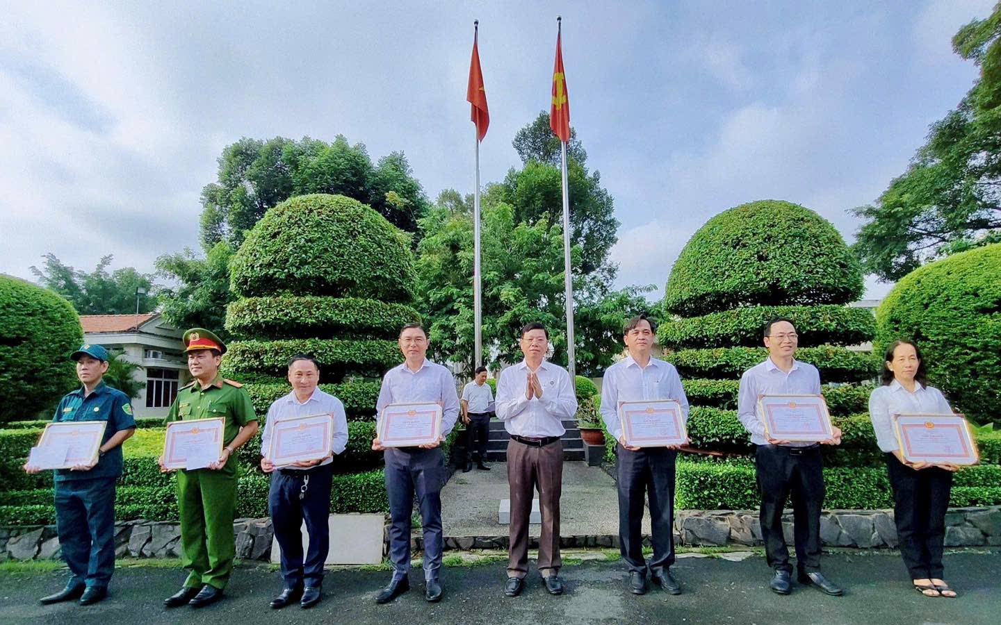 TP HCM: Phường Bình Thạnh khen thưởng CB-CC thực hiện tốt chính quyền địa phương 2 cấp