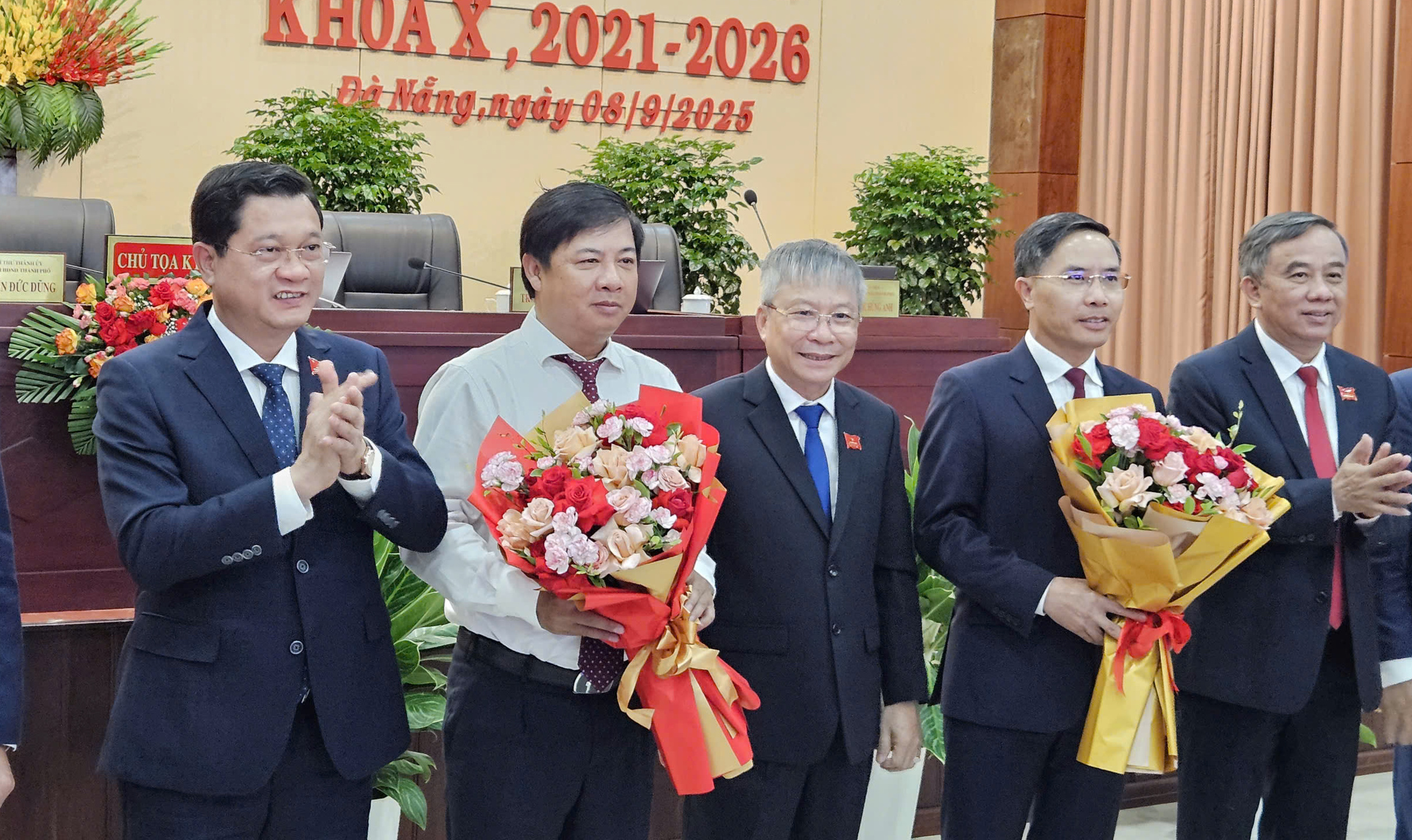 Ông Phạm Đức Ấn được bầu làm Chủ tịch UBND TP Đà Nẵng nhiệm kỳ 2021 - 2026 - Ảnh 2.