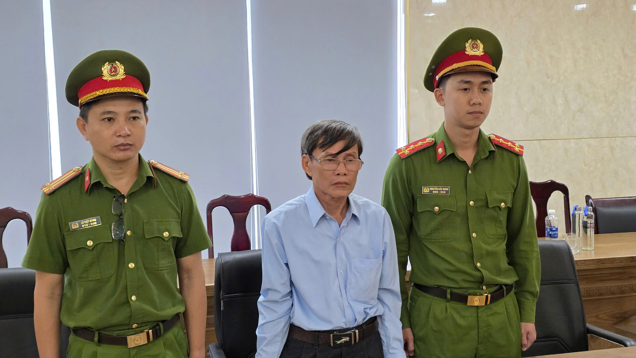 Công an Đà Nẵng bắt tạm giam đối tượng "giả mạo trong công tác" - Ảnh 1.