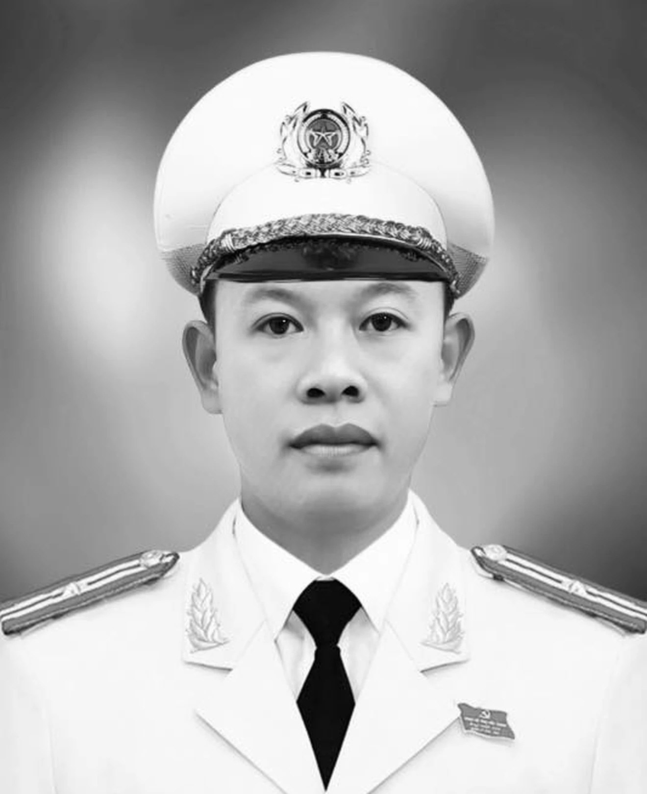 Người vợ sắp sinh con ngã khuỵu khi nghe tin chồng là thiếu tá công an hy sinh - Ảnh 2.