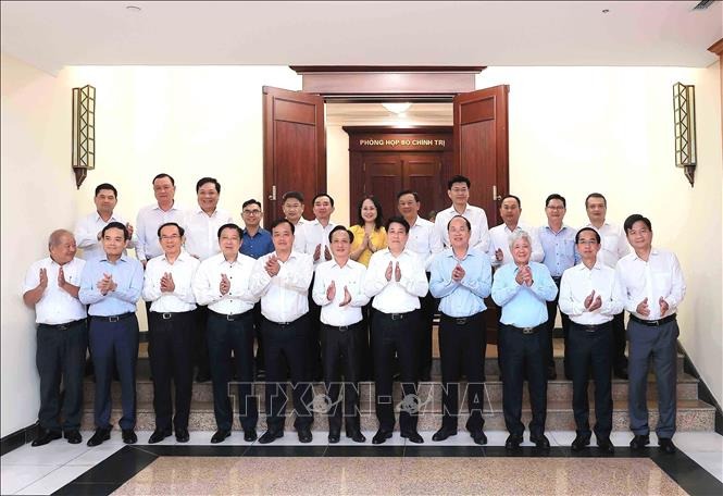 Bộ Chính trị cho ý kiến về chuẩn bị Đại hội Đảng bộ tỉnh Cà Mau và Hưng Yên- Ảnh 3.