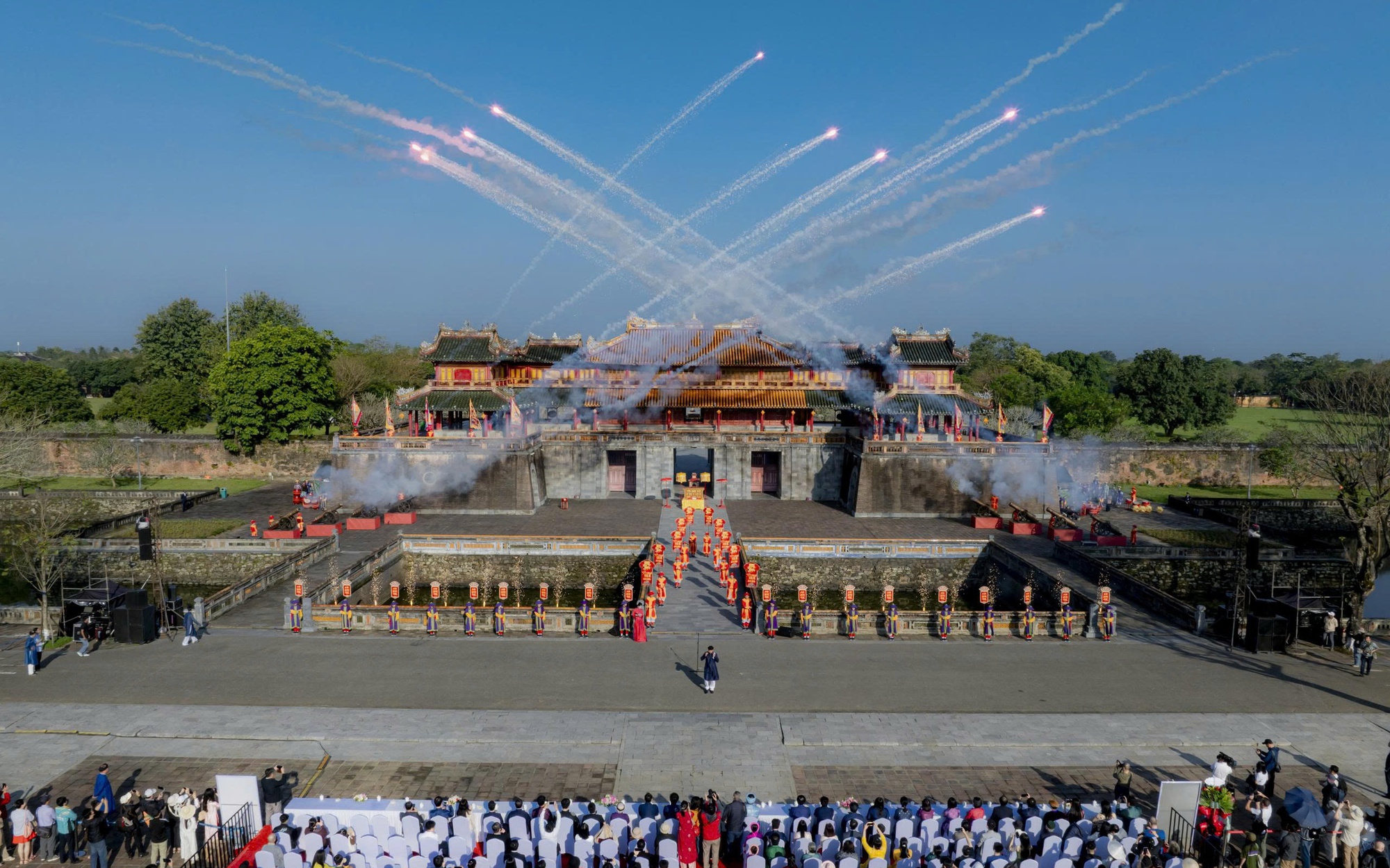 Đến thăm Đại nội Huế đầu năm, du khách bất ngờ khi chứng kiến nghi lễ này