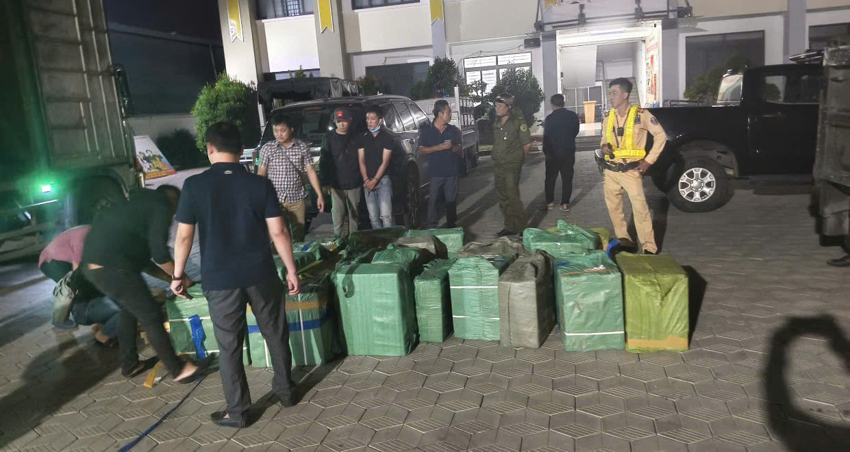 Những chiến c&ocirc;ng của Ph&ograve;ng Cảnh s&aacute;t Kinh tế C&ocirc;ng an TPHCM cuối năm 2025 - Ảnh 4.
