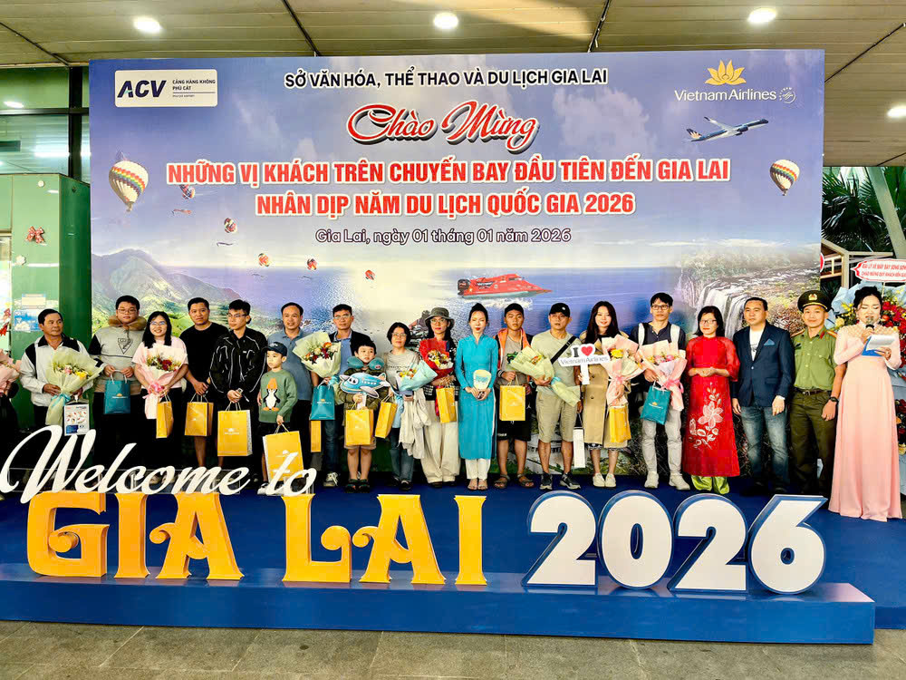 L&acirc;m Đồng, Gia Lai đ&oacute;n du kh&aacute;ch "x&ocirc;ng đất" đầu năm 2026 - Ảnh 6.