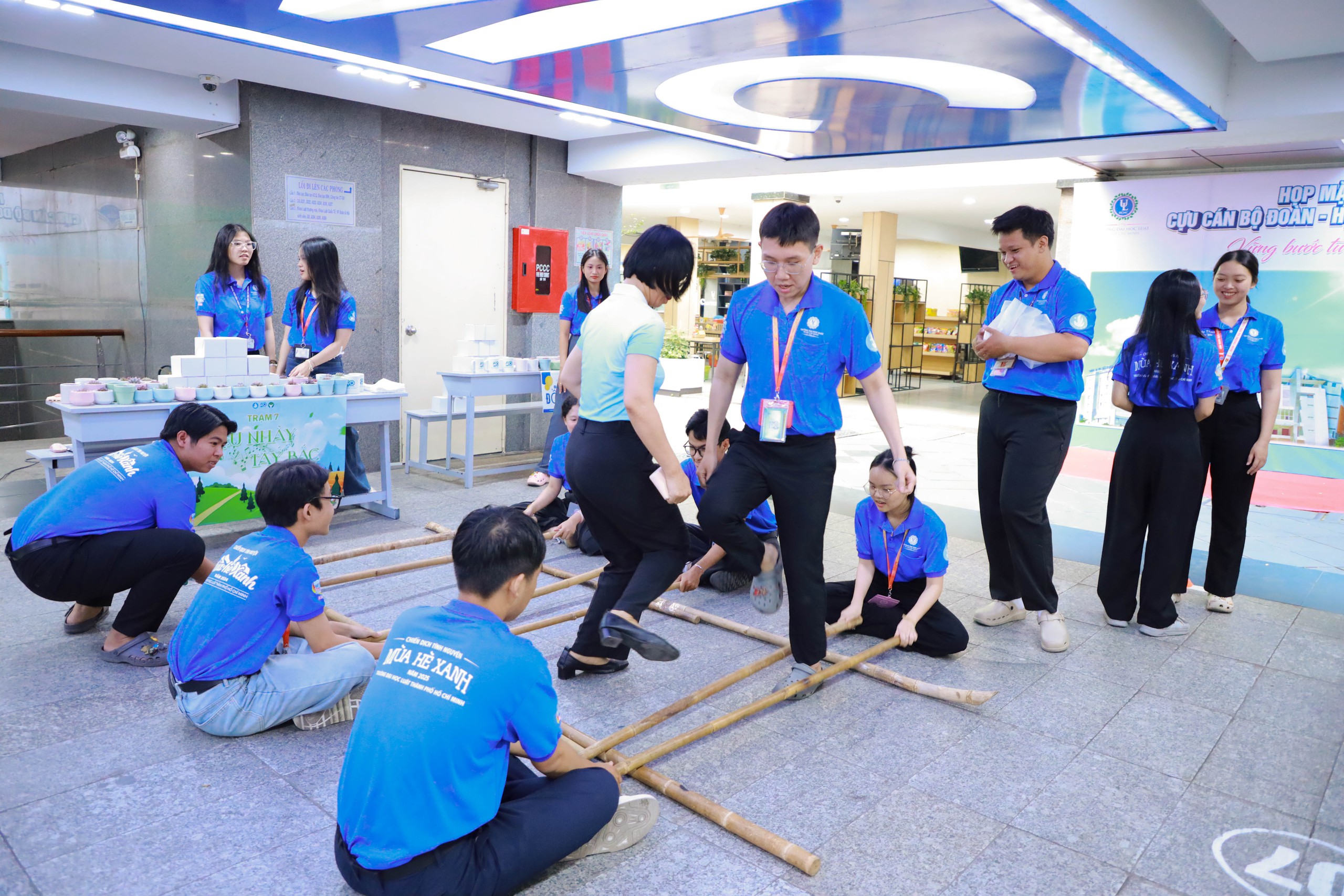 Hơn 200 cựu cán bộ Đoàn - Hội trở về "nhà chung" nhân dịp đặc biệt - Ảnh 6.