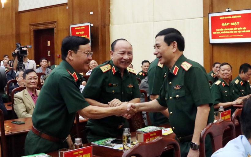 TPHCM đưa 151 sĩ quan qu&acirc;n đội về tham gia Ban Chỉ huy qu&acirc;n sự c&aacute;c x&atilde;, phường, đặc khu - Ảnh 2.